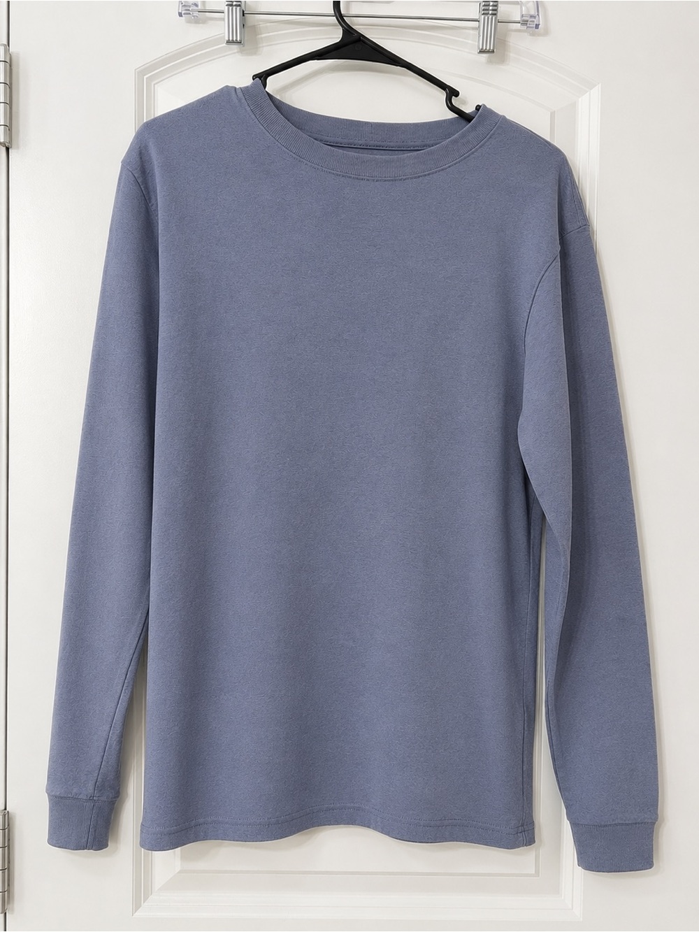 Carhartt women’s Crewneck Sweater in Dusty Blue